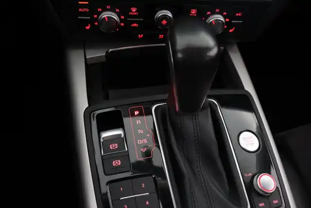 Harmaa Farmari, Audi A6 – OUS-247