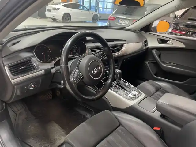 Harmaa Farmari, Audi A6 – OUS-247