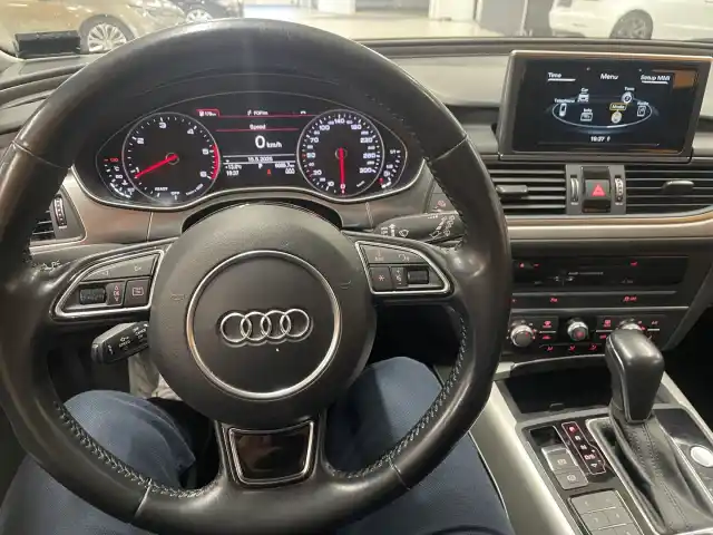 Harmaa Farmari, Audi A6 – OUS-247