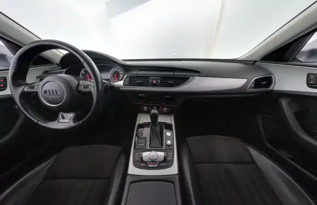 Harmaa Farmari, Audi A6 – OUS-247