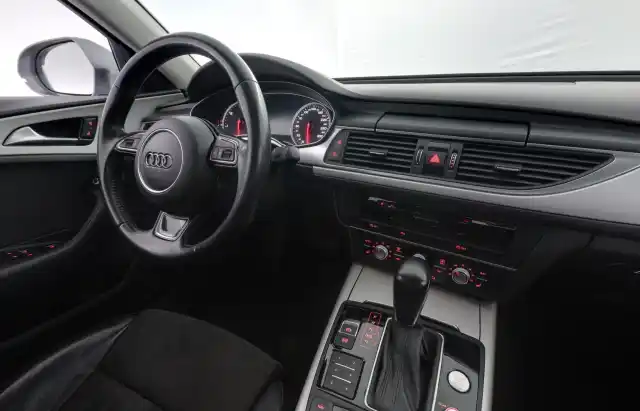 Harmaa Farmari, Audi A6 – OUS-247