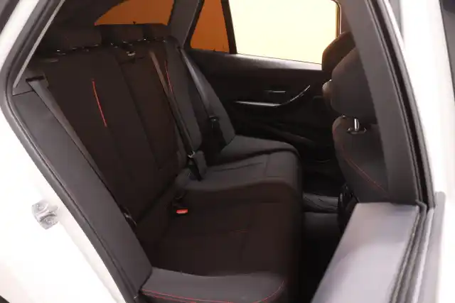Valkoinen Farmari, BMW 320 – OUS-331