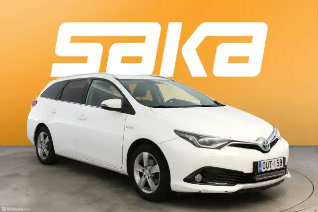 Valkoinen Farmari, Toyota Auris – OUT-158