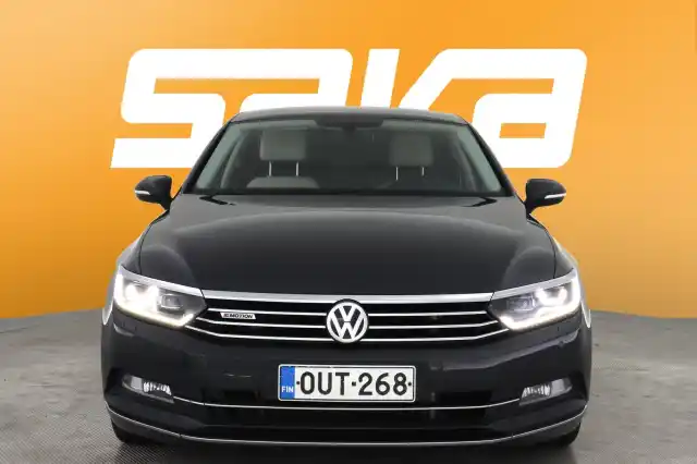 Harmaa Sedan, Volkswagen Passat – OUT-268