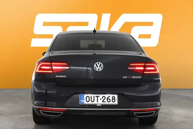 Harmaa Sedan, Volkswagen Passat – OUT-268