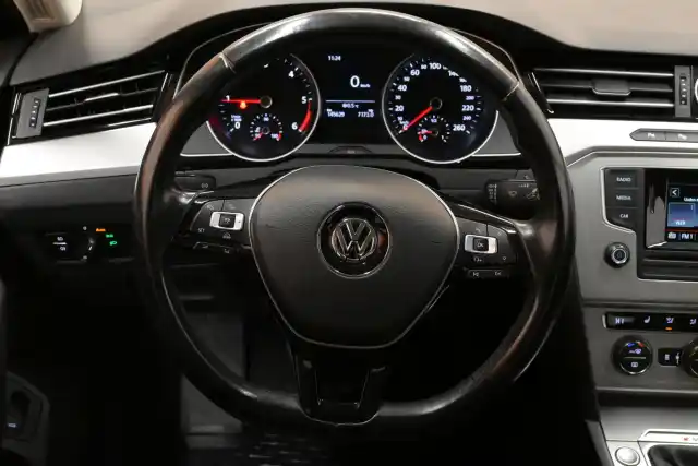 Harmaa Sedan, Volkswagen Passat – OUT-316