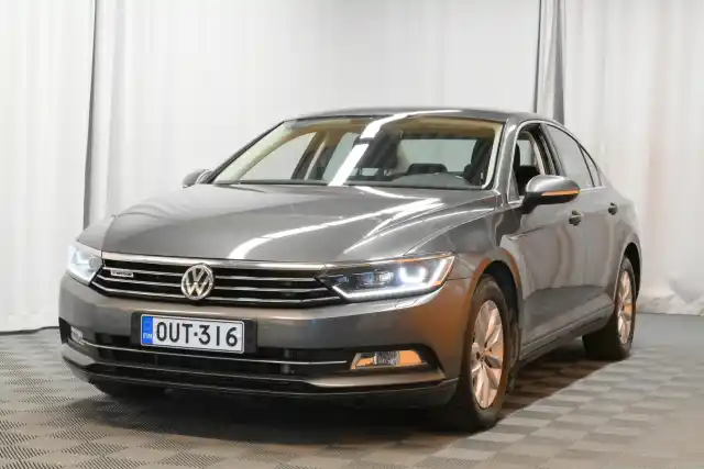 Harmaa Sedan, Volkswagen Passat – OUT-316