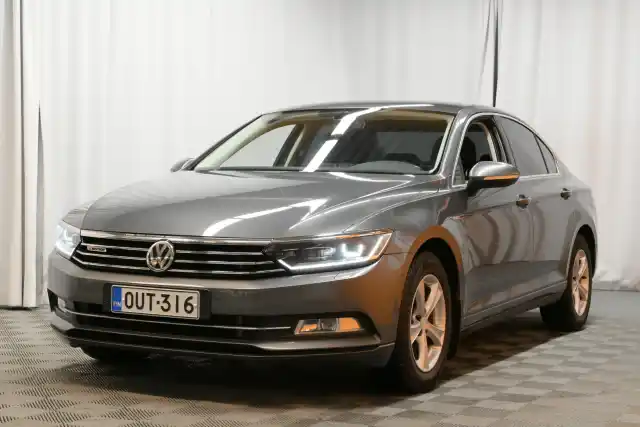 Harmaa Sedan, Volkswagen Passat – OUT-316