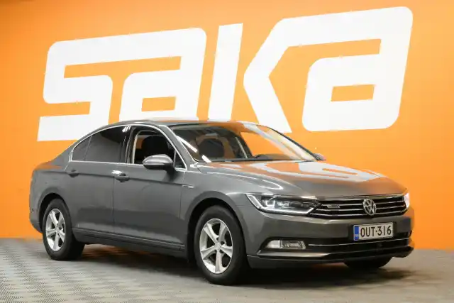 Harmaa Sedan, Volkswagen Passat – OUT-316