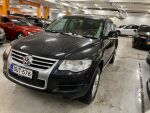 Musta Maastoauto, Volkswagen Touareg – OUT-576, kuva 2