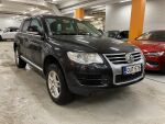 Musta Maastoauto, Volkswagen Touareg – OUT-576, kuva 1