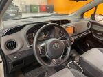Valkoinen Viistoperä, Toyota Yaris – OUU-596, kuva 3