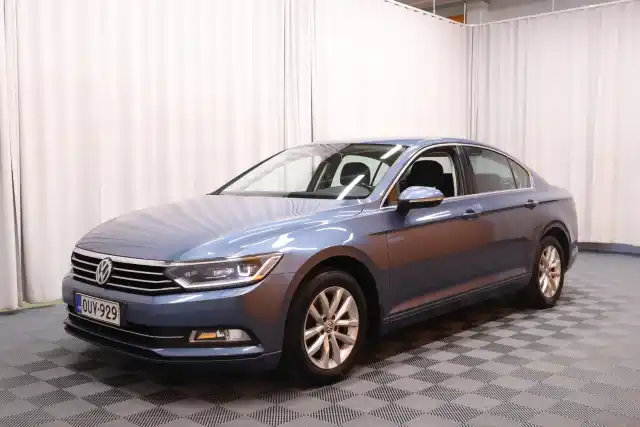 Sininen Sedan, Volkswagen Passat – OUV-929