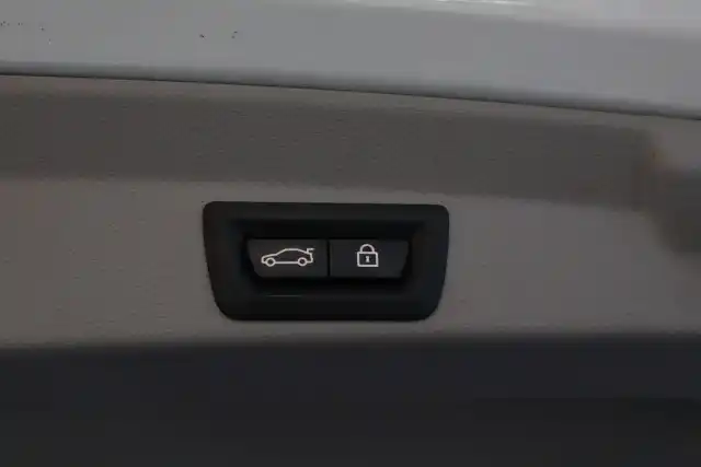 Valkoinen Sedan, BMW 420 – OUV-949