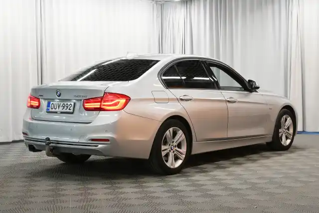 Hopea Sedan, BMW 320 – OUV-992