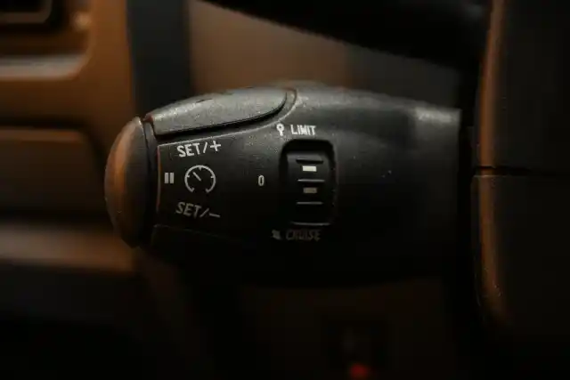 Valkoinen Pakettiauto, Toyota Proace – OUX-184