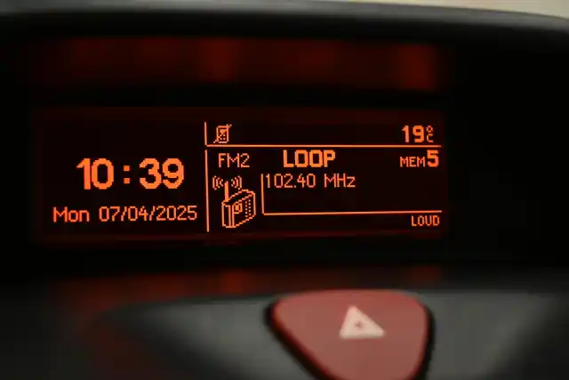 Valkoinen Pakettiauto, Toyota Proace – OUX-184