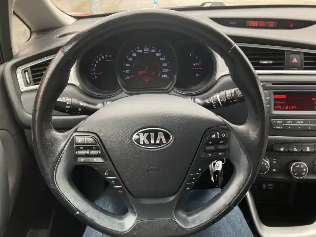 Punainen Farmari, Kia cee'd – OUX-416