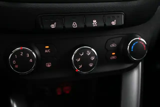 Valkoinen Farmari, Kia cee'd – OUX-445
