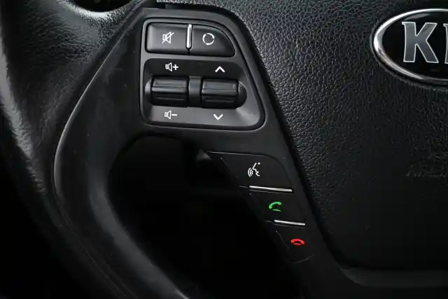 Valkoinen Farmari, Kia cee'd – OUX-445