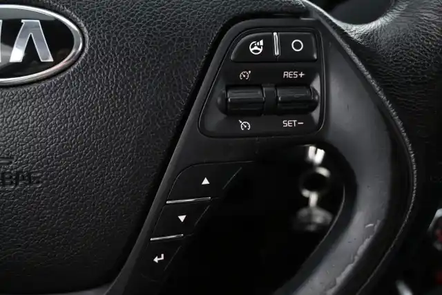 Valkoinen Farmari, Kia cee'd – OUX-445
