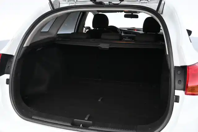 Valkoinen Farmari, Kia cee'd – OUX-445