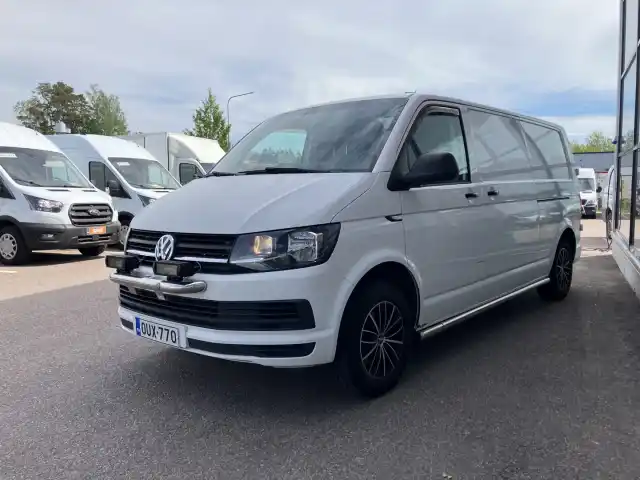 Valkoinen Pakettiauto, Volkswagen Transporter – OUX-770