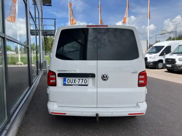 Valkoinen Pakettiauto, Volkswagen Transporter – OUX-770