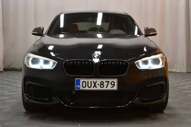 Musta Viistoperä, BMW M135I – OUX-879