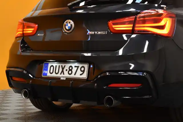 Musta Viistoperä, BMW M135I – OUX-879