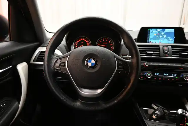 Oranssi Viistoperä, BMW 120 – OUX-885