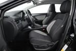 Musta Farmari, Toyota Avensis – OUZ-322, kuva 13