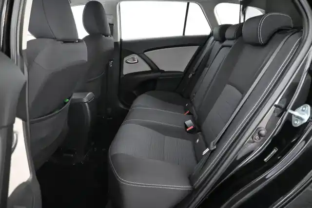 Musta Farmari, Toyota Avensis – OUZ-322
