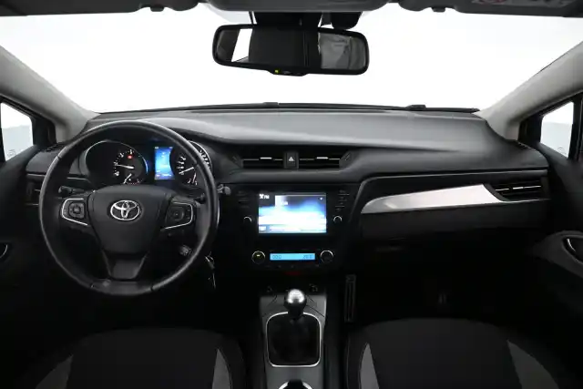Musta Farmari, Toyota Avensis – OUZ-322
