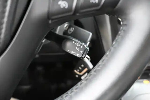 Musta Farmari, Toyota Avensis – OUZ-322