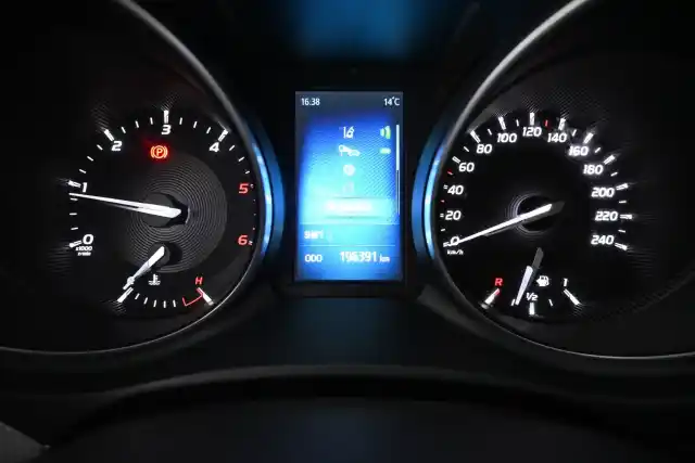 Musta Farmari, Toyota Avensis – OUZ-322