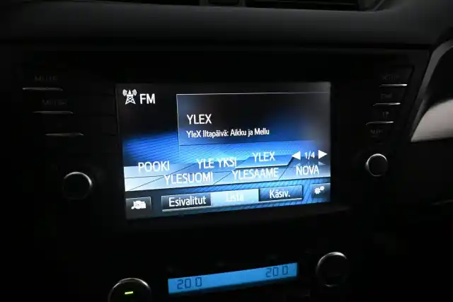 Musta Farmari, Toyota Avensis – OUZ-322
