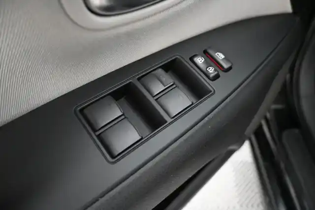 Musta Farmari, Toyota Avensis – OUZ-322