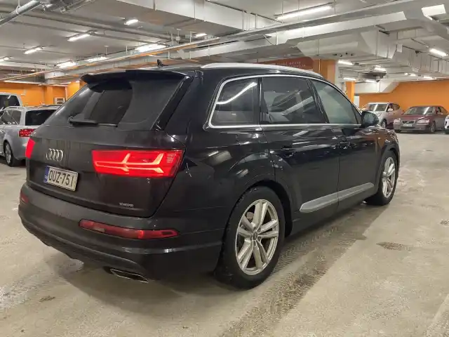 Musta Maastoauto, Audi Q7 – OUZ-751