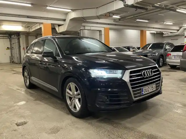 Musta Maastoauto, Audi Q7 – OUZ-751