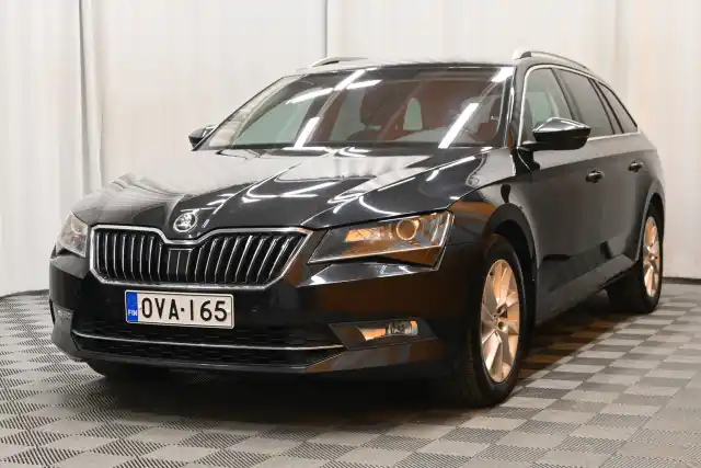 Musta Farmari, Skoda Superb – OVA-165