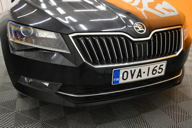 Musta Farmari, Skoda Superb – OVA-165