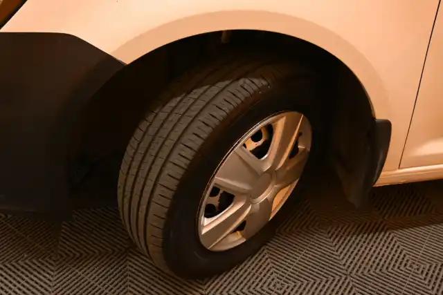 Valkoinen Pakettiauto, Volkswagen Caddy Maxi – OVA-517