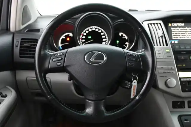 Harmaa Maastoauto, Lexus RX – OVA-752