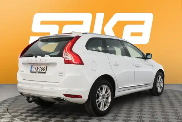 Valkoinen Maastoauto, Volvo XC60 – OVA-766