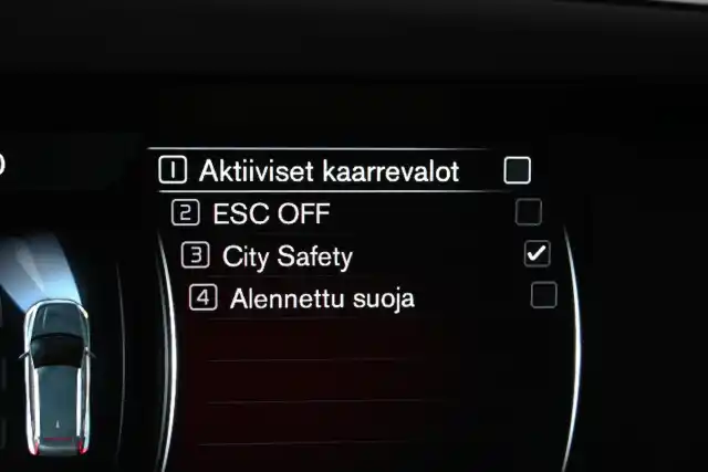 Valkoinen Maastoauto, Volvo XC60 – OVA-766