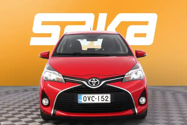 Punainen Viistoperä, Toyota Yaris – OVC-152