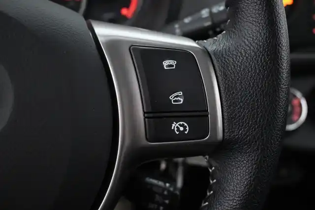 Punainen Viistoperä, Toyota Yaris – OVC-152