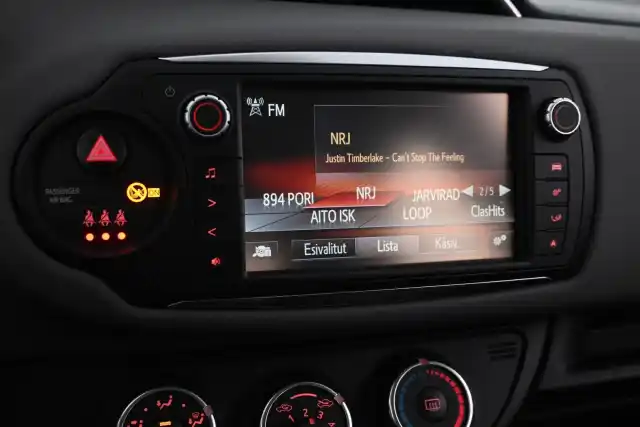 Punainen Viistoperä, Toyota Yaris – OVC-152
