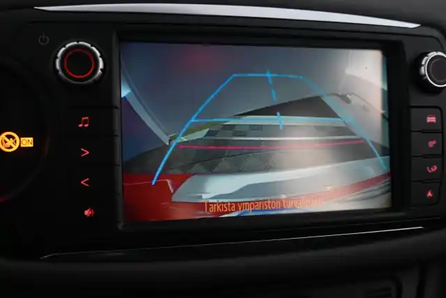 Punainen Viistoperä, Toyota Yaris – OVC-152